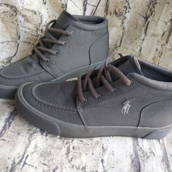 boys high top tennis shoes